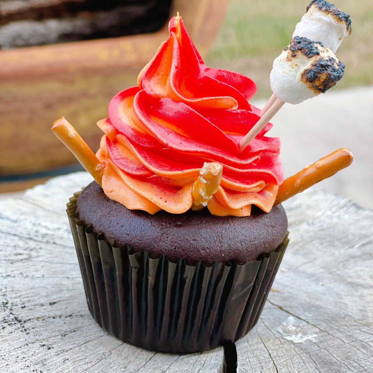 Campfire Fall Cupcakes with @wildbakes